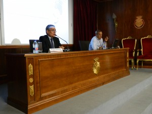 Los ponentes, durante la conferencia celebrada en el Salón de Actos